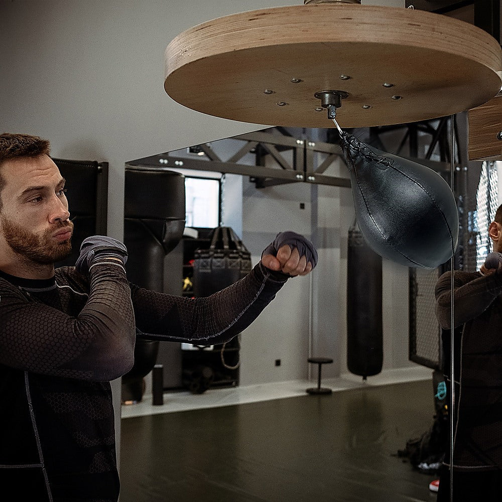 PU leather boxing speed bag for MMA and Muay Thai training, used for improving punching speed and focus in boxing workouts.